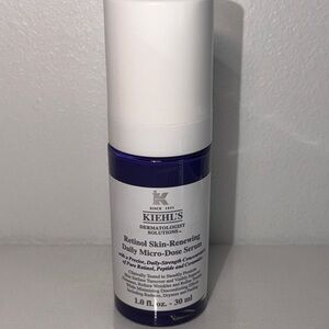 Kiehl's Retinol Skin-Renewing Serum - White and Blue